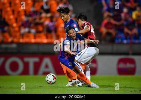 Bangkok, Thaïlande. 13 septembre 2020. Nitipong Selanon (C) de Port FC vu en action pendant le match de la Ligue thaïlandaise 2020 entre Port FC et police Tero F.C. au stade PAT.( note finale; Port FC 1:1 police Tero F.C.) Crédit : SOPA Images Limited/Alamy Live News Banque D'Images