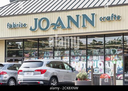 15 septembre 2020 Redwood City / CA / USA - JO-Ann Store dans la région de la baie de San Francisco; JO-Ann Stores, Inc. Est un détaillant américain spécialisé dans l'artisanat Banque D'Images