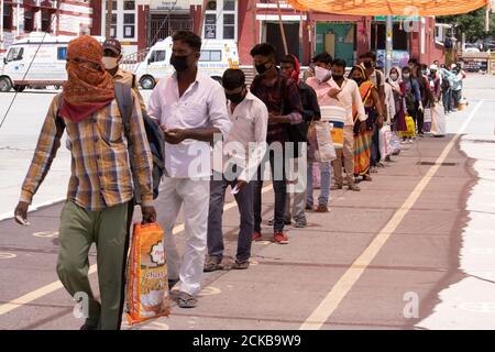 Dehradun, Uttarakhand/Inde - septembre 10 2020:migrants venant de différents États en situation de corona. Banque D'Images