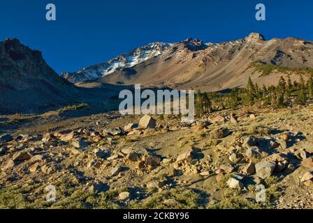 Région de Mount Shasta Avalanche Gulch vue depuis Everitt Vista point, Californie, États-Unis Banque D'Images