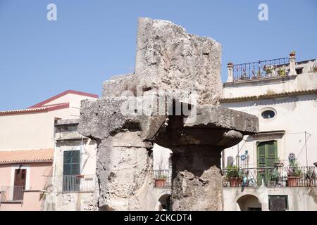 Ruines du temple d'Apollon, l'un des plus importants monuments grecs anciens d'Ortygia - Sicile, Italie Banque D'Images