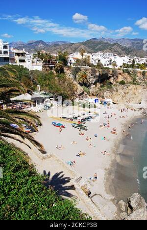 Fishermans Cove avec vue sur la côte, Nerja, Espagne. Banque D'Images