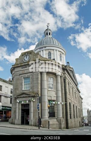 Midi à la banque Lloyds TSB à Penzance en 2012. Maintenant une succursale de Lloyds. Banque D'Images