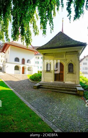 La chapelle Sainte-Croix (Heilig-kreuz Kapelle) et Kerchel servent la paroisse de Schwyz comme chapelle pour les morts depuis 1977, où sont disposés les morts Banque D'Images