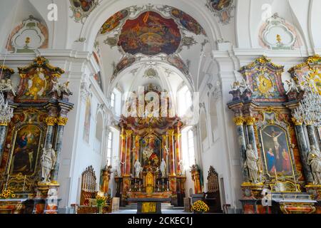 Plafond central de nef peintures dans l'église paroissiale catholique de Saint-Martin à Schwyz. Capitale du canton de Schwyz, Suisse. Banque D'Images