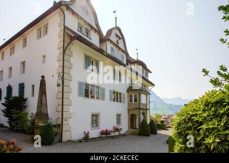 La maison de Schmiedgasse a été construite entre 1614 et 1617 par le capitaine de la Garde française Rudolf von Reding. Schwyz, la capitale du canton de Schwyz en Suisse Banque D'Images