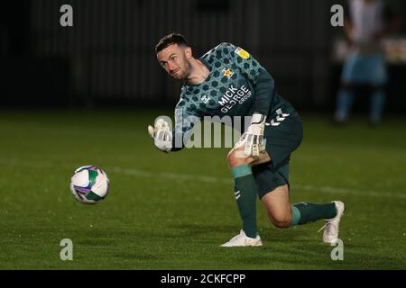 Newport, Royaume-Uni. 15 septembre 2020. Callum Burton, gardien de but de Cambridge Utd en action. Carabao Cup EFL Cup 2nd round Match, Newport County v Cambridge Utd au Rodney Parade de Newport, pays de Galles, le mardi 15 septembre 2020. Cette image ne peut être utilisée qu'à des fins éditoriales. Utilisation éditoriale uniquement, licence requise pour une utilisation commerciale. Aucune utilisation dans les Paris, les jeux ou les publications d'un seul club/ligue/joueur. photo par Andrew Orchard/Andrew Orchard sports Photography/Alamy Live News crédit: Andrew Orchard sports Photography/Alamy Live News Banque D'Images