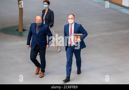 Berlin, Allemagne. 16 septembre 2020. Marco Wanderwitz (CDU, r), Commissaire du gouvernement fédéral pour l'Europe de l'est, vient à la présentation du Rapport annuel sur l'état de l'unité allemande 2020. Credit: Christophe bateau/dpa/Alay Live News Banque D'Images