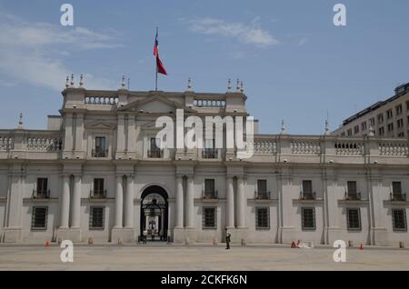 Le Palais de la Moneda sur la place de la Constitution. Santiago du Chili. Chili. Banque D'Images