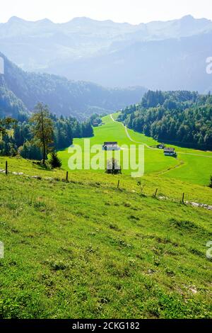 Paysage suisse vu d'Ibergeregg à Rickenbach dans le canton de Schwyz, Suisse. Banque D'Images