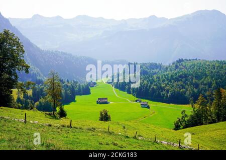 Paysage suisse vu d'Ibergeregg à Rickenbach dans le canton de Schwyz, Suisse. Banque D'Images