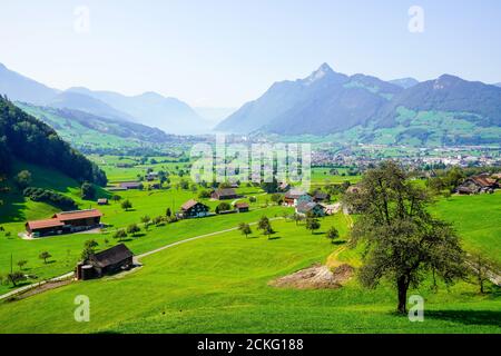 Paysage suisse vu d'Ibergeregg à Rickenbach dans le canton de Schwyz, Suisse. Banque D'Images