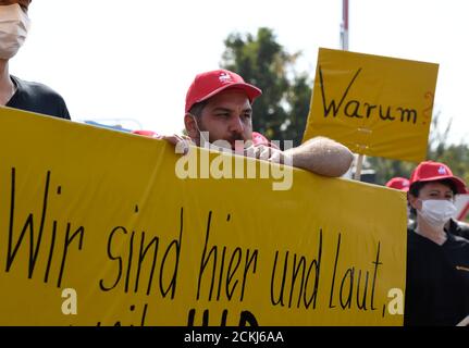 Aix-la-Chapelle, Allemagne. 16 septembre 2020. Les employés du fabricant de pneus Continental manifestent lors d'un événement d'information du comité d'entreprise sur la fermeture prévue de l'usine à la fin de 2021. Credit: Roberto Pfeil/dpa/Alay Live News Banque D'Images