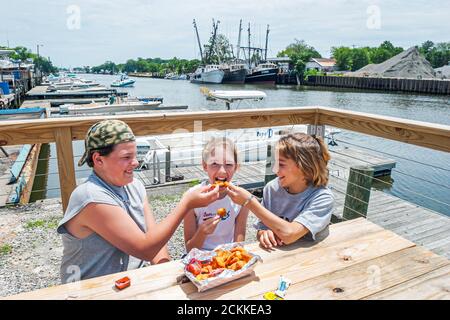 Hampton Virginia, Tidewater Area, Hampton River Sunset Creek Water, Boating Center Sammy's Seafood le restaurant Barking Dog repas en plein air Banque D'Images