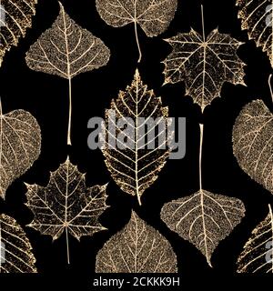 Automne abstrait paillettes or transparent érable hêtre linden feuilles de bouleau squelettes motif sans couture. Décoration étincelante de luxe à feuilles dorées sur noir b Banque D'Images