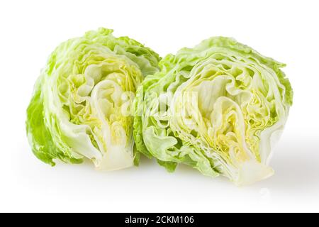 Le letuce frais de l'iceberg est isolé sur fond blanc avec le chemin d'écrêtage Banque D'Images