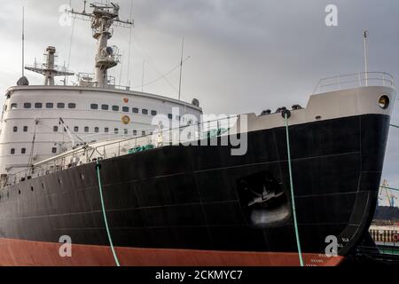 Brise-glace nucléaire soviétique. Il a été à la fois le premier navire de surface à propulsion nucléaire au monde et le premier navire civil à propulsion nucléaire. Banque D'Images