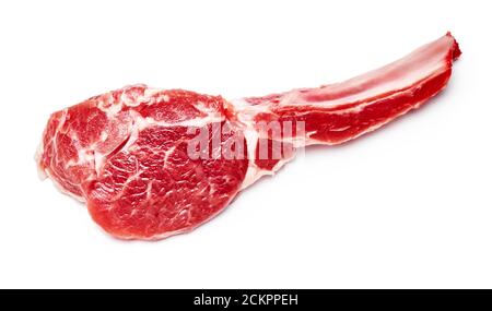 Tranche de viande de mouton isolée sur blanc. Vue de dessus du steak de mouton. Banque D'Images