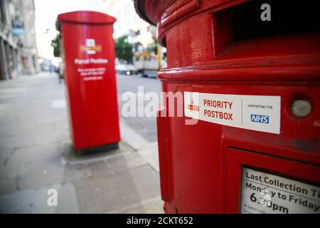 Londres, Royaume-Uni. 14 septembre 2020. Une boîte postale prioritaire Royal Mail dans la ville de Londres. Les bureaux de poste collectent des trousses d'essai remplies à partir des boîtes postales prioritaires dans le cadre du programme d'essai COVID19 du gouvernement. Credit: Dinendra Haria/SOPA Images/ZUMA Wire/Alay Live News Banque D'Images