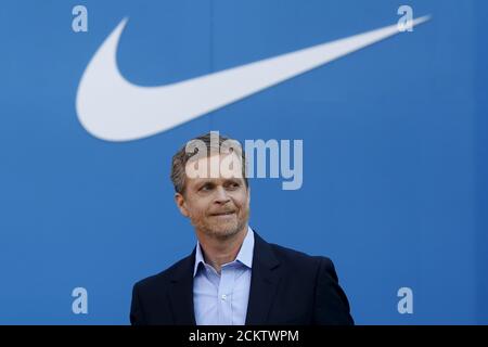 Juramento Grillo total NIKE, Inc. President & CEO Mark Parker appears at an event to unveil the  new NIKE+ FuelBand, an innovative wristband that tracks and measures  everyday movement for, what Nike says, motivates and