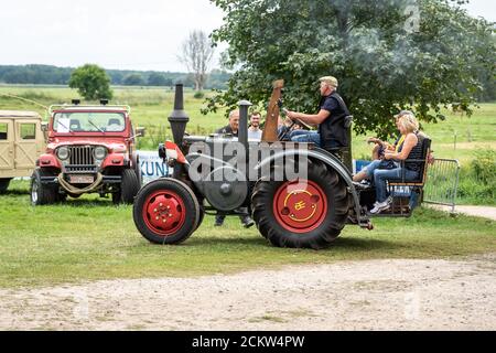 DIEDERSDORF, ALLEMAGNE - 30 AOÛT 2020 : le populaire modèle polonais de tracteur Ursus C-45 (C-451), 1949. Était une copie illégale de Lanz Bulldog D 9506. Banque D'Images