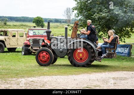DIEDERSDORF, ALLEMAGNE - 30 AOÛT 2020 : le populaire modèle polonais de tracteur Ursus C-45 (C-451), 1949. Était une copie illégale de Lanz Bulldog D 9506. Banque D'Images