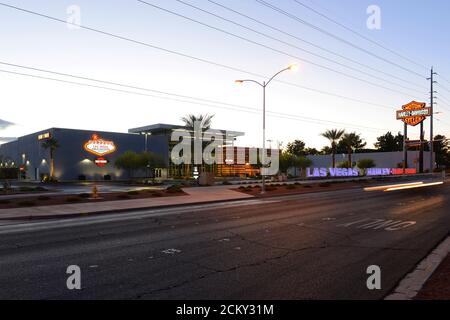 Concessionnaire Harley Davidson sur le Strip de Las Vegas au lever du soleil à Las Vegas, Nevada, États-Unis. Banque D'Images