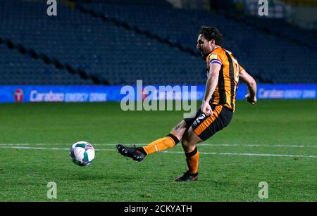 Lewie Coyle de Hull City manque sa pénalité lors de la fusillade lors du deuxième tour de la Carabao Cup à Elland Road, Leeds. Banque D'Images