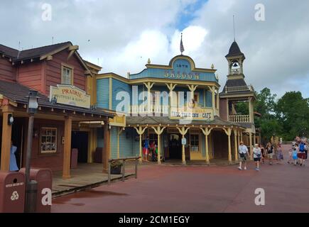 Prairie Outpost & Supply et Pecos Bill Tall Tale Inn & Cafe, dans le parc Disney World Frontierland, Magic Kingdom, Orlando, Floride, États-Unis Banque D'Images