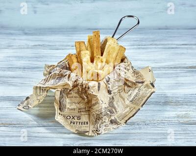 Grosses chips de pommes de terre coupées en épaisseur. Banque D'Images