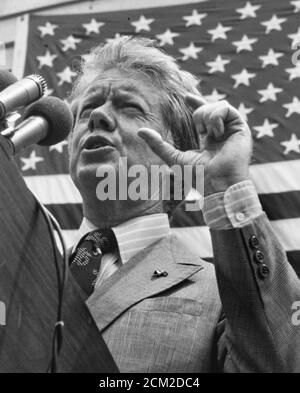 Le candidat démocrate à la présidence Jimmy carter s'adresse à une foule à Westville, en Géorgie, le 4 juillet 1976, lors de la célébration du bicentenaire de l'Amérique. Banque D'Images