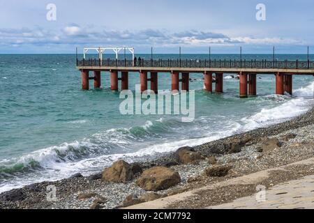 Mer en saison froide. Plage froide, jour venteux Banque D'Images
