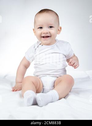 Photo d'un bébé garçon souriant de dix mois Banque D'Images