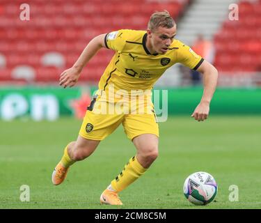 Luke Thomas (16) de Barnsley en action pendant le jeu Banque D'Images