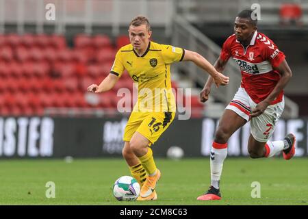 Luke Thomas (16) de Barnsley en action pendant le jeu Banque D'Images