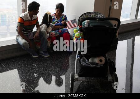 Two U S Citizen Refugees From Korhogo Make Victory Signs While Sitting In A Bus Outside The Yamoussoukro Airport In Ivory Coast On September 29 02 French And U S Troops Started Evacuating Foreigners