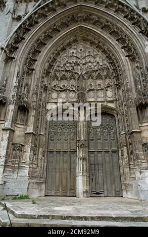 Beauvais France - 10 août 2020 - porte de la cathédrale de Saint Pierre de Beauvais en France Banque D'Images