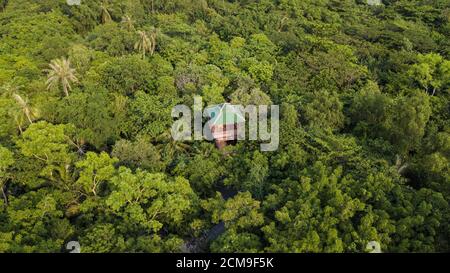 Bangkok. 29 août 2020. La photo aérienne prise le 29 août 2020 montre le Parc Khan et le jardin botanique de Sri Nakhon Khuean à Bangkok, en Thaïlande. Les grands et petits parcs de la ville de Bangkok sont non seulement d'excellents endroits pour les citoyens pour se détendre et faire de l'exercice, mais aussi une partie importante de l'équilibre écologique de la ville. Le gouvernement municipal local élargit la zone verte de la ville en plantant des arbres et en construisant de nouveaux parcs. Credit: Zhang Keren/Xinhua/Alay Live News Banque D'Images