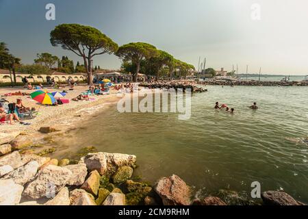 Détail de la plage à Lazise sur le lac de Garde 4 Banque D'Images