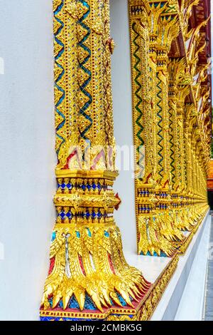 Un point de repère du Wat Chana Songkhram Ratchaworamahaviharn à Bangkok, en Thaïlande. Un lieu où tout le monde dans chaque religion peut être vu. Banque D'Images