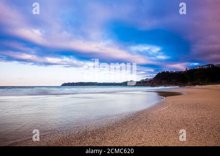 Jones Beach et Cliff Houses à Kiama Down Banque D'Images
