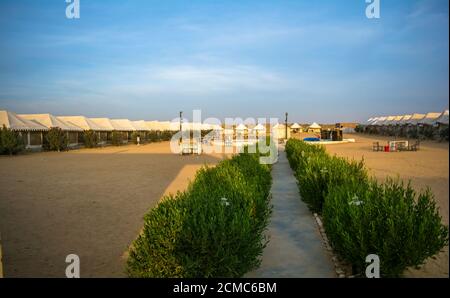 Le camping dans le désert aux dunes de sable Sam est sur le En périphérie de Jaisalmer rajasthan Banque D'Images