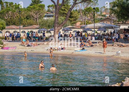 Détail de la plage à Lazise sur le lac de Garde 2 Banque D'Images