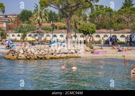 Détail de la plage à Lazise sur le lac de Garde Banque D'Images