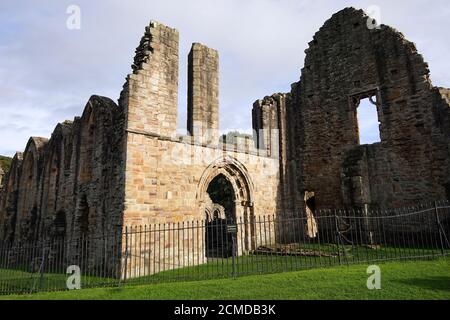 Ruines du Prieuré de Finchale dans le camping de l'abbaye de Finchale Banque D'Images