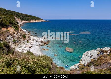 Plages de Grèce, Plage de Mourtias d'en haut, près du village de Promyri, Pélion, district de Volos, Grèce Banque D'Images