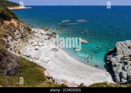 Plages de Grèce, Plage de Mourtias d'en haut, près du village de Promyri, Pélion, district de Volos, Grèce Banque D'Images