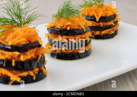 Aubergine frite avec carottes Banque D'Images