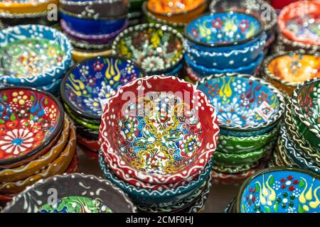 Souvenirs des assiettes traditionnelles en céramique tatar, Crimée Banque D'Images