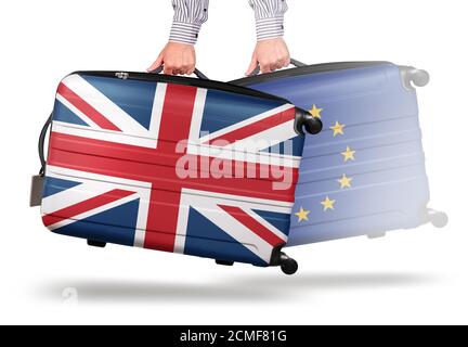 Main tenant la valise moderne de l'Union Jack conception. Laissant l'UE isolée sur le concept blanc du Brexit Banque D'Images